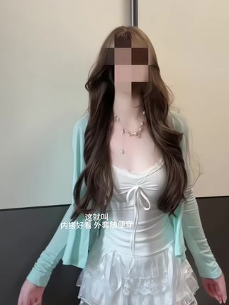 内搭好看 外套随便穿 秋天这样穿真的美鼠了#今日穿搭 #浅色系穿搭 #简约时尚穿搭 #辣妹穿搭 #甜美穿搭