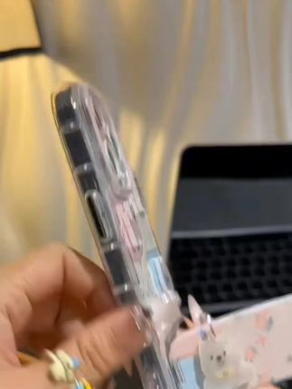 谁能拒绝这么可爱的碎花小狗🐶支架手机壳呀~支架打开还能照镜子~好朋友你会给我买的对吧!#仙女必备 #这也太好看了 #这个手机壳真的长在我心巴上了 #阔爱炸了
