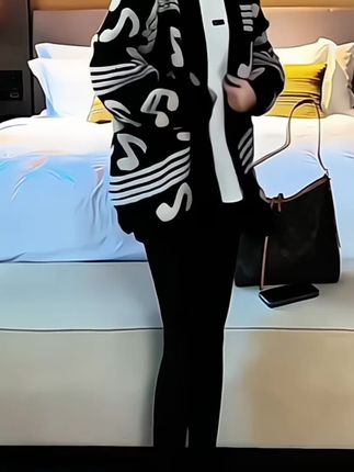 #女装穿搭 #休闲减龄穿搭 #穿出自信穿出美丽 #慵懒风软糯音符撞色图案女春秋宽松长袖针织开衫外套