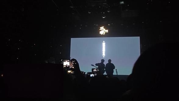 音乐的意义,可能就是在你听到它的那一刻,所有的负面情绪都会被一扫而空吧。#夏日入侵企画 #极恶都市