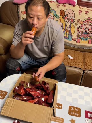 这价到手15根的哈尔滨风味红肠,肉质紧实有嚼劲,大口吃肉的感觉太过瘾了,老公说以后还照这个买#太好吃了 #超便宜超划算