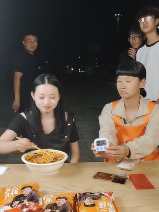 我还是来挑战一下6分钟吃完一碗米线🤣#挑战吃米线