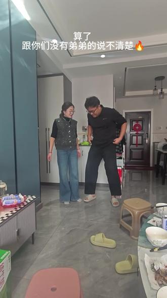 养弟千日,用弟一时#坐肩照 我想 姐弟这一页 应该是彼此撑腰 岁岁相望!#合拍开心一刻 #姐弟