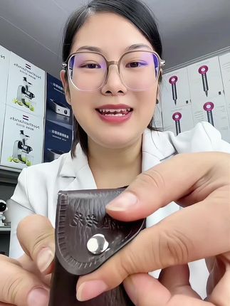 耐磨防刮花的真水晶折叠老花镜,镜片清晰不伤眼#老花镜 #折叠老花镜 #老花镜女时尚洋气 #老花镜男士商务 #老花镜推荐