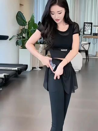 跑步运动套装女2025新款晨跑服时尚瑜伽短袖羽毛球裙裤爬山健身衣