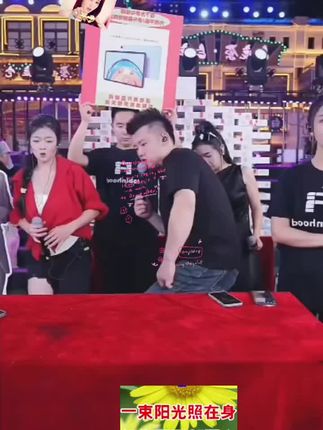 一只鱼袜子 木森直播强烈荐一只鱼7A抗菌防臭袜,它可不是普通袜子,是实实在在添加了“科技与狠活”的足部护理,融入抗菌技术抵御细菌滋生,从根源解决脚臭问题,一整天下来双脚依旧清爽。入手不亏!#木森 #木森大舞台 #一只鱼袜子 #音乐现场 #嗨翻全场
