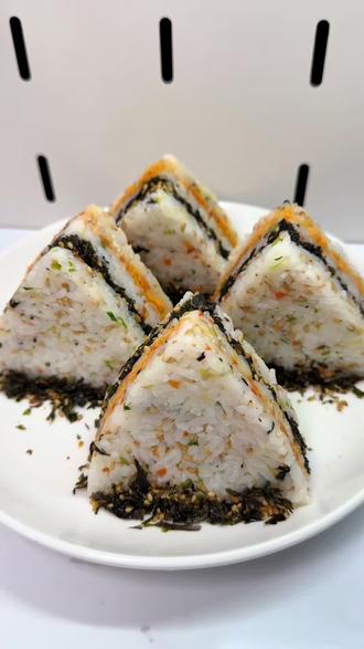 宅家复刻校门口的三家饭团🍙简单易学,轻松解决家里孩子早餐问题🥳#三角饭团 #饭团做法 #早餐吃什么 #小学生早餐#真实生活分享计划