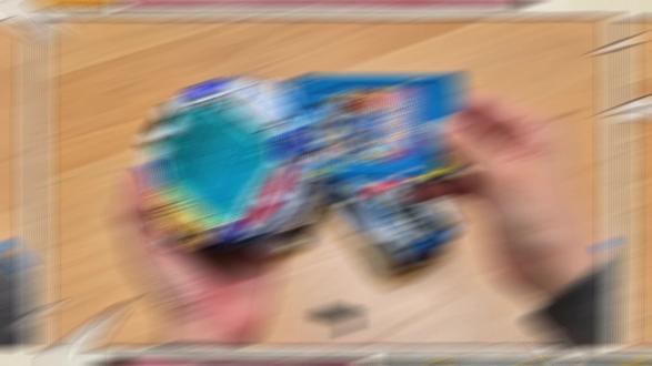 炫卡斗士大变身 啊,居然要赢了游戏才让拆玩具,还好对我来说小意思#抖音精选#我就这样开启2026 #开拍即新年 #七宝的玩具屋 #小孩的玩具童年