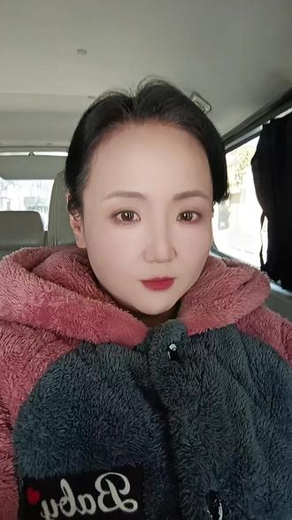 最近估计很多演员都被酸黄瓜梗攻击了,但我要说的是,演员其实只是一份职业,更多的演员在辛勤付出,塔尖上的太少了。珍惜羽毛珍惜粉丝吧#酸黄瓜#拍摄花絮#拍摄现场