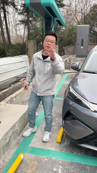 听说最近比亚迪车主开车都很猛啊,想干啥?想全损吗#比亚迪 #闪充 #我与汽车的日常