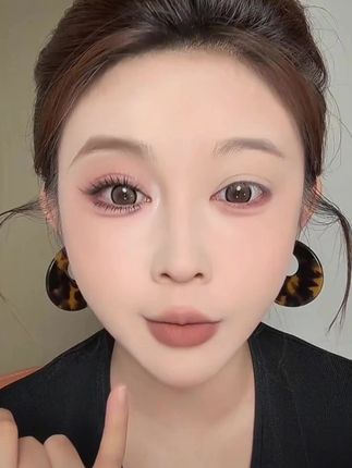卡梅拉新品雾面哑光口红,很高级!不挑皮!黑黄皮北鼻们闭眼入!怎么涂都好看真的爱疯了!!!#哑光唇釉 #口红试色 #卡梅拉口红 #好物推荐🔥 #大容量唇泥
