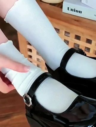 秋天想要漂漂亮亮穿鞋子的,赶紧看过来,这个#袜子 真的绝了!这样穿太好看了吧~上脚太舒服了#堆堆袜#很哇塞的袜子 #好穿又好搭 #爆款热卖中