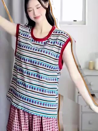 家人们!浪莎这款自带胸垫的睡衣,真的把“舒服”和“方便”焊在身上了! 谁还在为穿睡衣还要套内衣烦到跺脚?这款直接一步到位!胸垫是那种软乎乎的记忆棉,承托得刚刚好,不压胸不跑杯,晚上怎么翻身都稳如老狗~ 面料摸着像云朵裹身,滑溜溜的还透气,夏天穿像揣了个小空调,出汗也不黏在身上,裸感舒服到想焊在身上! 版型也绝了!宽松但不垮塌,遮小肚腩藏拜拜肉,早上披件外套取快递、倒垃圾,比楼下阿姨穿得还精神! 浪莎老牌子了,质量不用多说,现在活动价才几十块,买一套送闺蜜都说好!库存就剩最后100多套,手慢无的节奏,赶紧冲! #浪莎睡衣 #自带胸垫睡衣 #懒人福音 #舒服到不想脱 @Dou+🔥上热门🔥