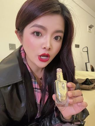 回复 @兴义,淋浴房的评论 有一些粉底液、说不上哪好、但是就是谁也替代不了、就比如这个悠姿、它不用打定妆粉不用打定妆喷雾都不会脱妆氧化暗沉的#粉底液