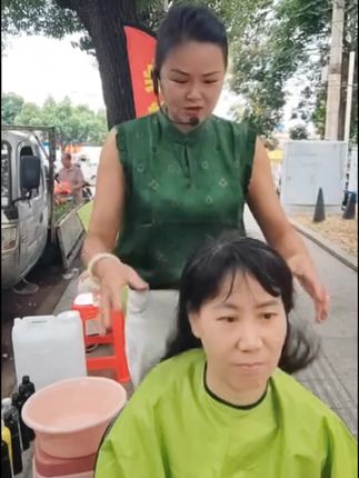 #养发护发 #宣传正能量 #直播创业在家会洗发就会染发,不沾头皮不辣头皮,植物萃取,温和不刺激!