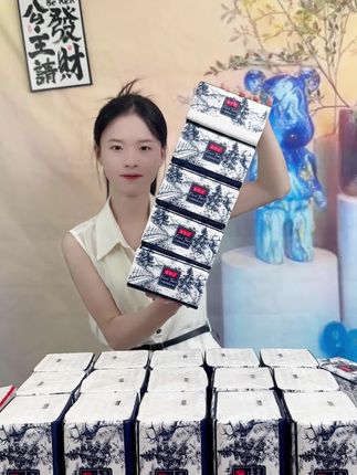 这款纸巾很推荐大家都囤一箱用用,五层加厚湿水不易破,柔软细腻亲肤!姐妹们赶紧冲#抽纸 #生活用纸