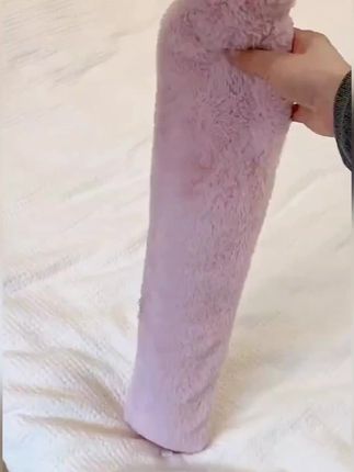 冬天担心睡觉手脚冰凉的姐妹,可以安排这样长条热水袋,暖暖的可舒服啦!#热水袋 #保暖舒适 #抗寒保暖 #长条热水袋 #好物推荐🔥