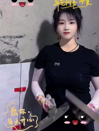 #施工现场实拍 #瓦工铺贴瓷砖 #搬砖小姐姐 #努力的人最幸运