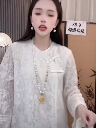 新中式国风刺绣洋气百搭小衫#气质范 #温柔穿搭 #不挑身材不挑年龄胖瘦都能穿 #精致优雅#做工精细面料柔软舒适# 穿出国风美