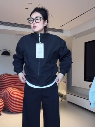 韩版复古黄色高级感立领棒球服外套2025秋季新款宽松百搭夹克@DOU+小助手 @DOU+好生意 @DOU+上热门
