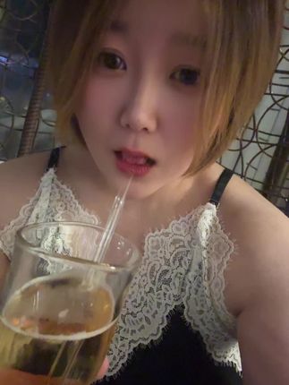 #酒蒙子的日常 #微醺时刻 犟种只有在喝开心的时候最温柔🌹