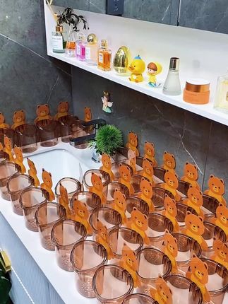 拍一发三!卫生间免打孔壁挂牙刷置物架,收纳神器! #卫生间收纳 #牙刷置物架 #免打孔设计 #洗漱用品收纳 #免打孔收纳