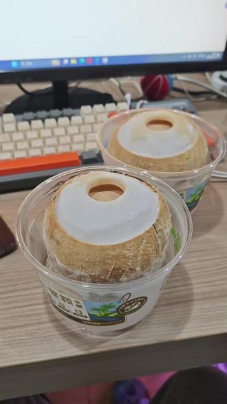 瑞幸椰子蛋无敌了 第一天上线就秒光了,门店的数量也很快卖完,数量不多,抓紧时间去喝吧#椰子蛋 #瑞幸椰子蛋 #生椰拿铁天花板来了