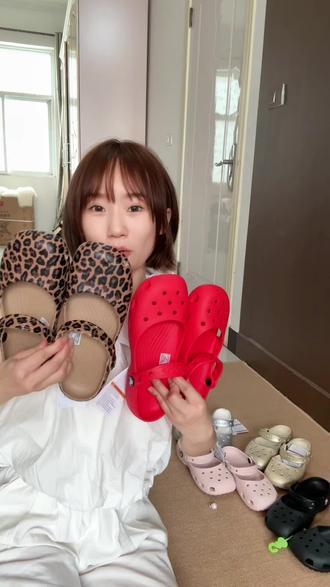Crocs芭蕾洞洞鞋测评 超多颜色真实上脚测评#crocs洞洞鞋 #洞洞鞋 #洞洞鞋测评