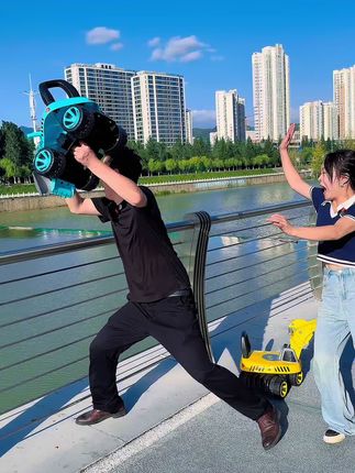 一岁以上宝宝都可以玩的挖掘机,可以挖沙挖土360度转圈圈挖沙挖土挖泥巴一辆车就够了#儿童挖掘机 #挖沙玩具 #可坐人挖掘机 #挖掘机玩具