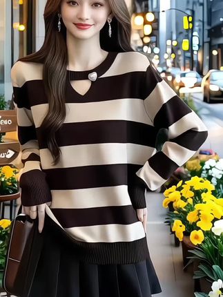 (1079)秋冬新款正肩气质独特条纹针织衫女大码显瘦毛衣打底衫女