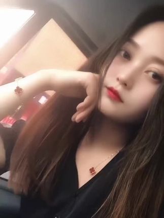 躺在床上仔细想想,人活着真不容易,复杂的社会,看不透的人心,放不下的责任,经历不完的坎坷,躲不掉的虚伪,忙不完的今天,想不到的明天,最后不知道自己会倒在哪一天…