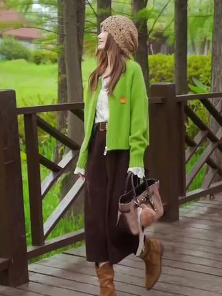 2025年新款秋装三件套,百搭蕾丝上衣配针织开衫休闲裤! #秋装三件套 #2025秋装新款 #蕾丝上衣搭配 #休闲裤套装 #针织开衫魅力