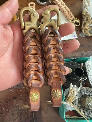 头层牛皮手工龙骨钥匙链,实心黄铜材质,可以做激光刻字,下单备注#文玩手串 #文玩收藏 #只做高品质