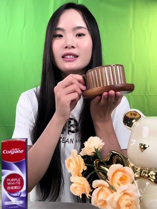 姐妹们!以紫修黄,这个牙膏真的有点东西,牙黄的姐妹快点看过来#好物推荐🔥 #牙膏 #美白牙膏