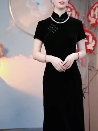 【清韵】改良女士日常纯色丝绒旗袍春秋夏季新款短袖旗袍 #高级 【清韵】改良女士日常纯色丝绒旗袍春秋夏季新款短袖旗袍 #高级感穿搭 #气质优雅穿搭 #旗袍穿搭#旗袍美人 @DOU+上热门