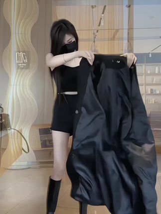 #洋气减龄 #长款外套#高级感穿搭 #穿出自己的风格 #早秋新款 @巨量千川