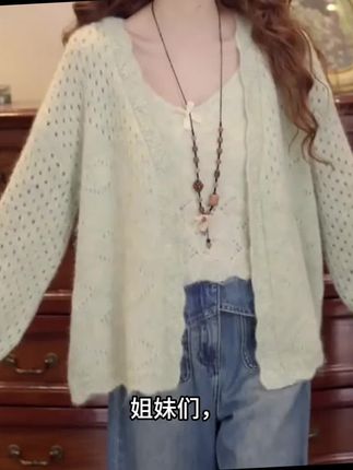 早秋针织显瘦背心上衣+复古港风毛织开衫外套#时尚穿搭时尚穿搭时尚 #慵懒风穿搭 #时尚气质穿搭 #今年最流行穿搭 #温柔穿搭