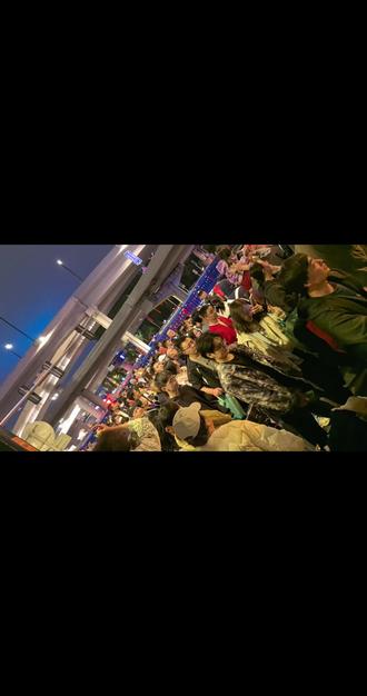 #人山人海太热闹了 #旅行碎片 #广州烟花秀 沙面岛因烟花秀道路管控没去成,那就看烟花秀吧,人山人海的看谁-个子高-想方设法爬得高-摄像机抬得高!我也很高,哈哈!震撼的烟花秀视频随后上哦!#用镜头记录的旅行瞬间