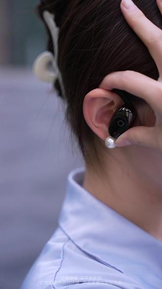 现在的耳机也太顶了!一仓四个耳机还带定位防丢,充电仓还能给手机应急充电!#蓝牙耳机 #耳机 #双耳机