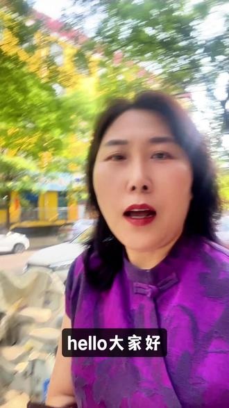 今年分数不值钱 报志愿看位次别看分 出分这几天见了太多家庭的真实状态,说白了分三种。考好了的全家飘,觉得孩子光宗耀祖,光顾着高兴,沉不下心研究专业学校;考得中规中矩的最明智,低调内敛,对外不声张,关起门来踏踏实实选学校选专业;最可惜的是考得不理想的,全家气氛低到冰点,家长对着孩子一脸鄙夷,连坐都隔着老远,本来分数就不占优势,再被情绪搅乱思路,更做不好选择。我能理解家长觉得十二年付出没得到预期回报的落差,但报志愿从来不是发泄情绪的时候,考好了别飘,考差了也别垮。今年分数看着高其实位次贬值,526 分也就抵去年的 511,很多原来能报的学校现在都够不上,越慌越容易出错。
#山西高考志愿 #一分一段表 #志愿填报技巧 #高考干货
