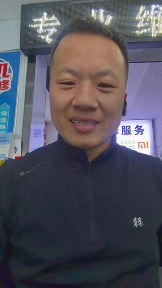 华为带耳机的手表不充电怎么办,华为带耳机的手表插充电器可以开机,不插充电器立马断电怎么办#手机维修#智能手表维修#芯片级 维修