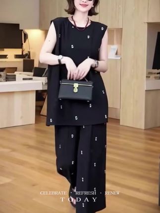 #夏季新款 #显瘦穿搭 #洋气减龄 #套装两件套 #谁穿谁好看