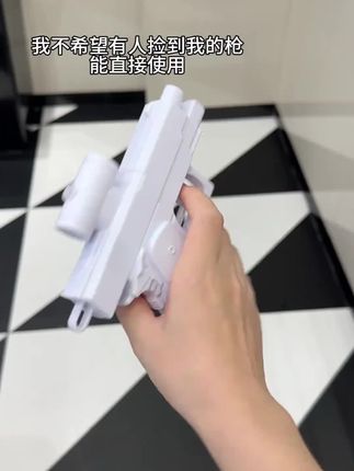 给小侄子买了一把何晨光的水枪,必须整一下他🤣🤣#儿童玩具 #水枪 #何晨光 #玩个很新的东西 #古灵精怪枪@DOU+小助手