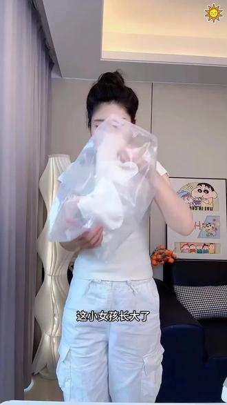 女童时髦时尚收腰纯棉短袖夏季新款百搭简约T恤黑白色刺绣蝴蝶结