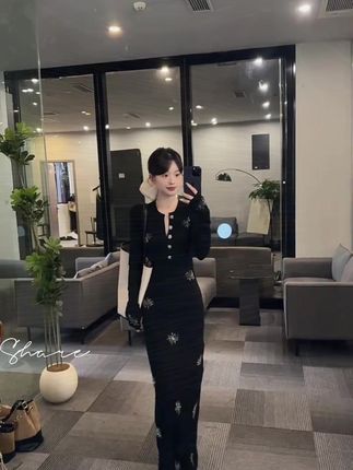 #张予曦毕雯珺真拍了红裙抱 #深情眼 #张予曦 #毕雯珺