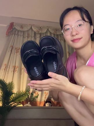 日系少女风小皮鞋我真的太爱了,超百搭超好穿@抖音小助手 #dou上热门 #乐福鞋 #小皮鞋 #日系穿搭 #校园风穿搭