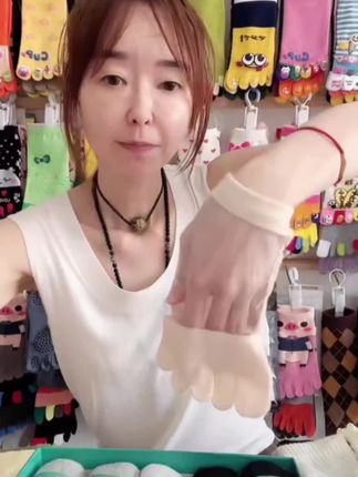 #五指袜 #夏季薄款 #女士短袜 脚背玻璃丝薄款超薄夏季五指袜女无缝吸汗防臭脚趾短筒分趾袜女款#有运费险放心下单 #无缝袜