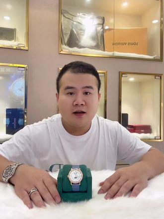 一款让女士完全没有抵抗力的腕表,这是什么神仙颜值啊,那就是宝珀月亮女神
#宝珀 #腕表分享