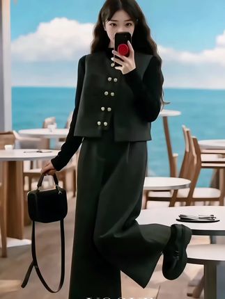 #高级感穿搭 #时尚气质穿搭 #今日穿搭分享 #穿出自信穿出美丽 #被秋日氛围感穿搭拿捏了