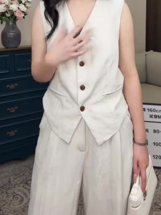 亚麻马甲薄款女背心夏季新款高端修身短款无袖西装V领坎肩马夹#质量杠杠滴 #马甲 #夏季穿搭 #老钱风穿搭 #时尚洋气